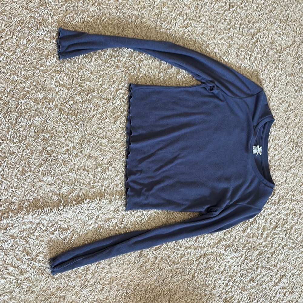 Ribbed slightly cropped long sleeve top